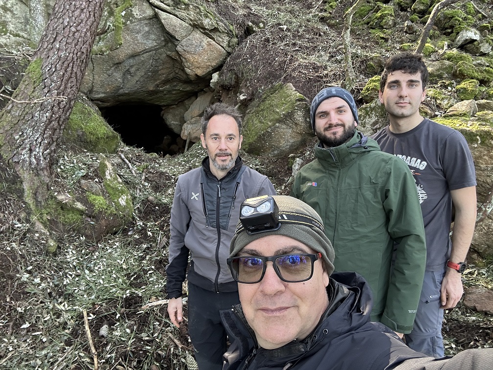 il team di Elba sotterranea